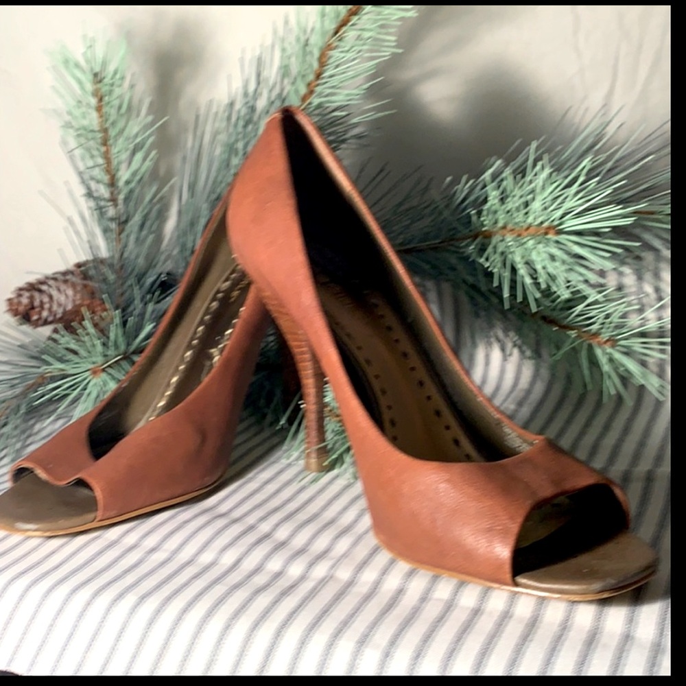 Nude leather BCBG peep toe pump heels